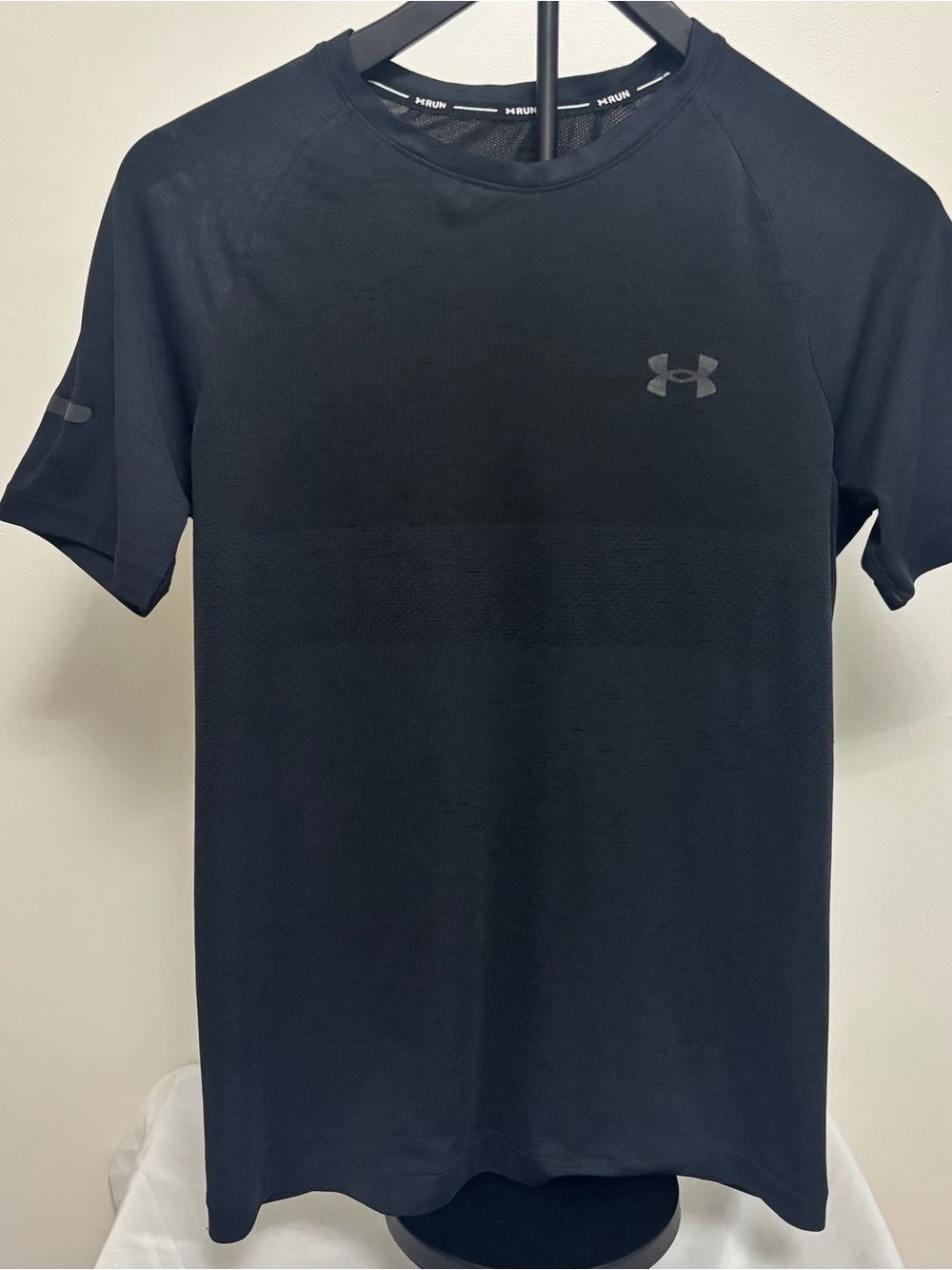 Under Armour Black Short Sleeve Athletic Crew Neck Tee - Picture 2 of 4